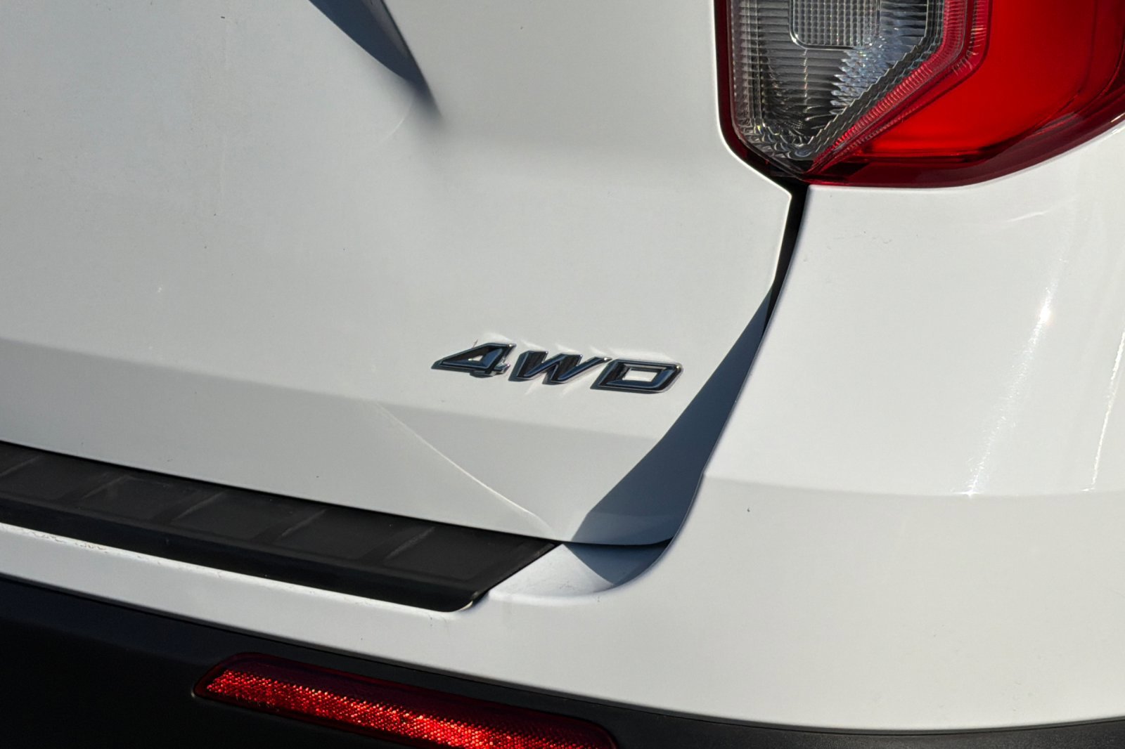 Used 2024 Ford Explorer XLT w/ Equipment Group 202A image 28