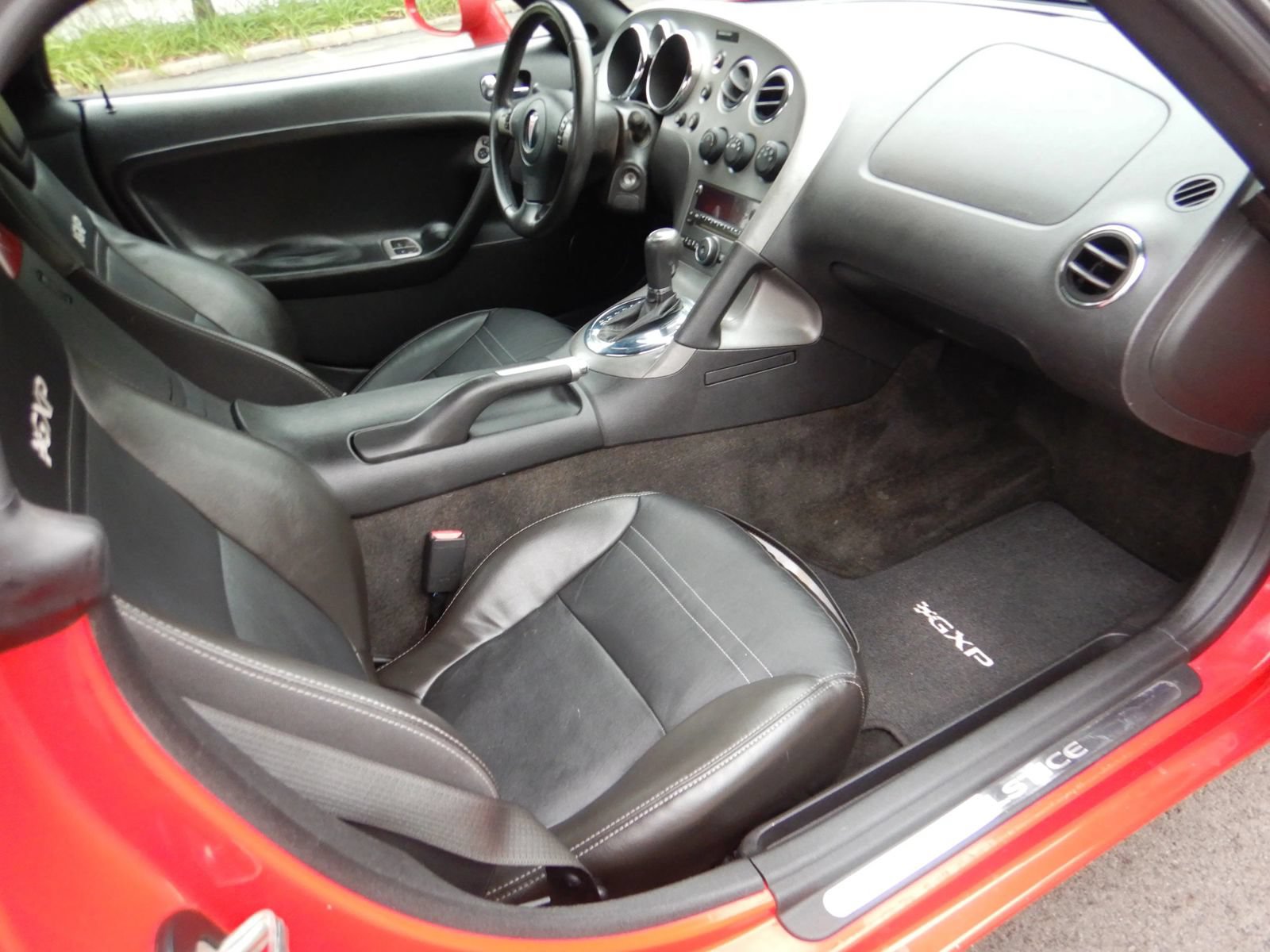 Used 2009 Pontiac Solstice GXP w/ Premium Package RWD image 19