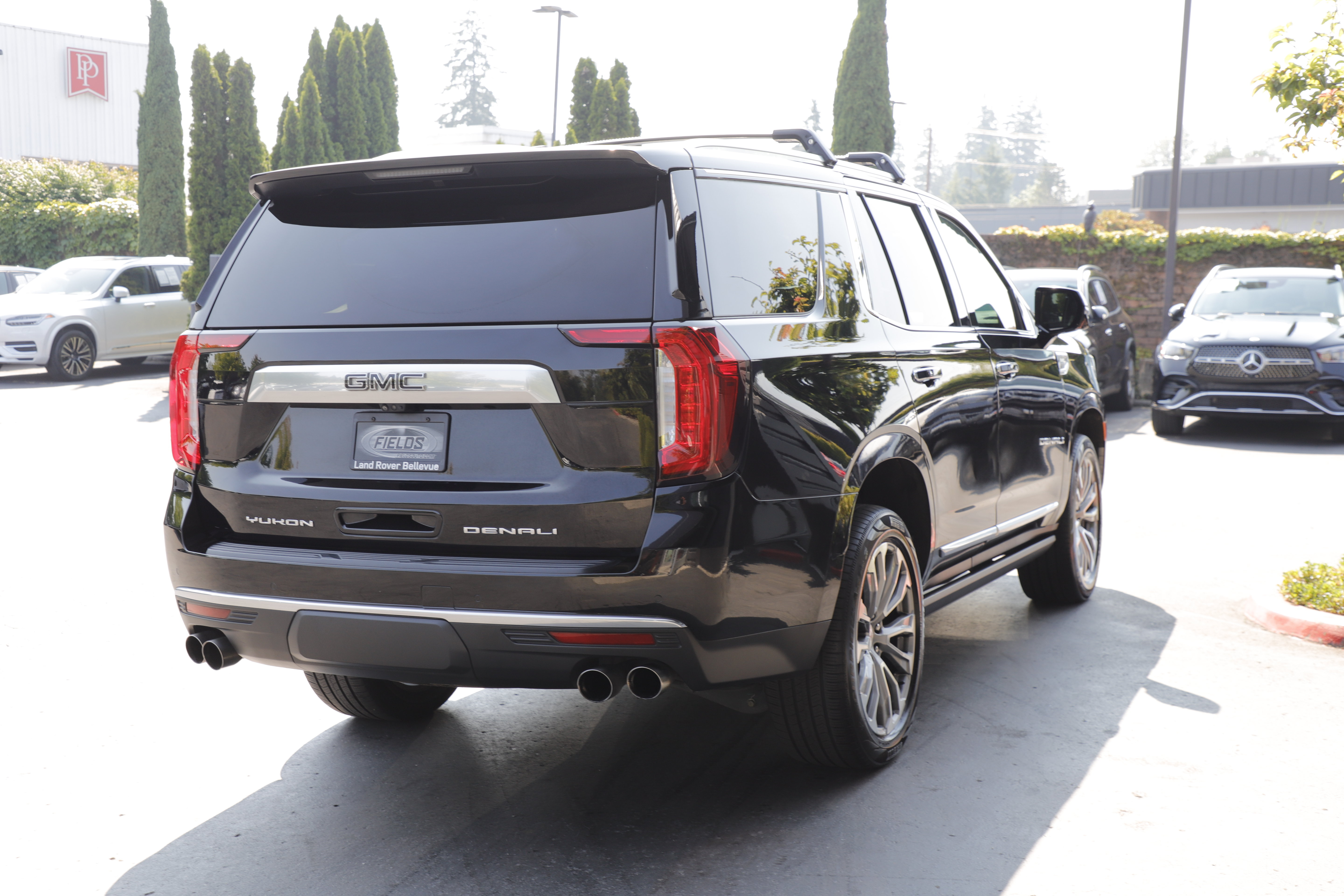 Used 2021 GMC Yukon Denali w/ Denali Premium Package AWD/4WD image 8