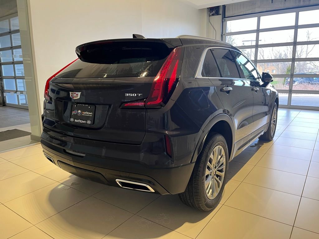 Used 2025 Cadillac XT4 Premium Luxury image 9