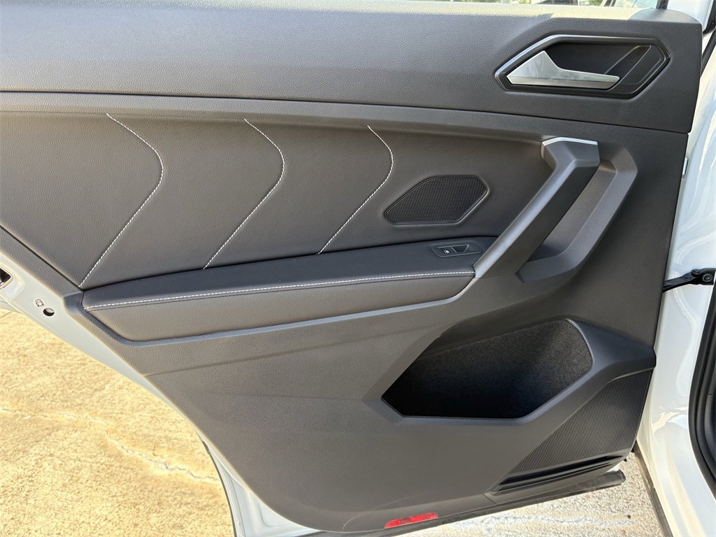 Certified 2024 Volkswagen Tiguan SE image 23