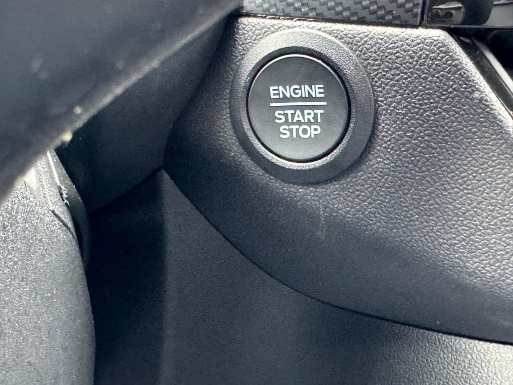 Used 2025 Ford Escape ST-Line Select AWD/4WD image 23