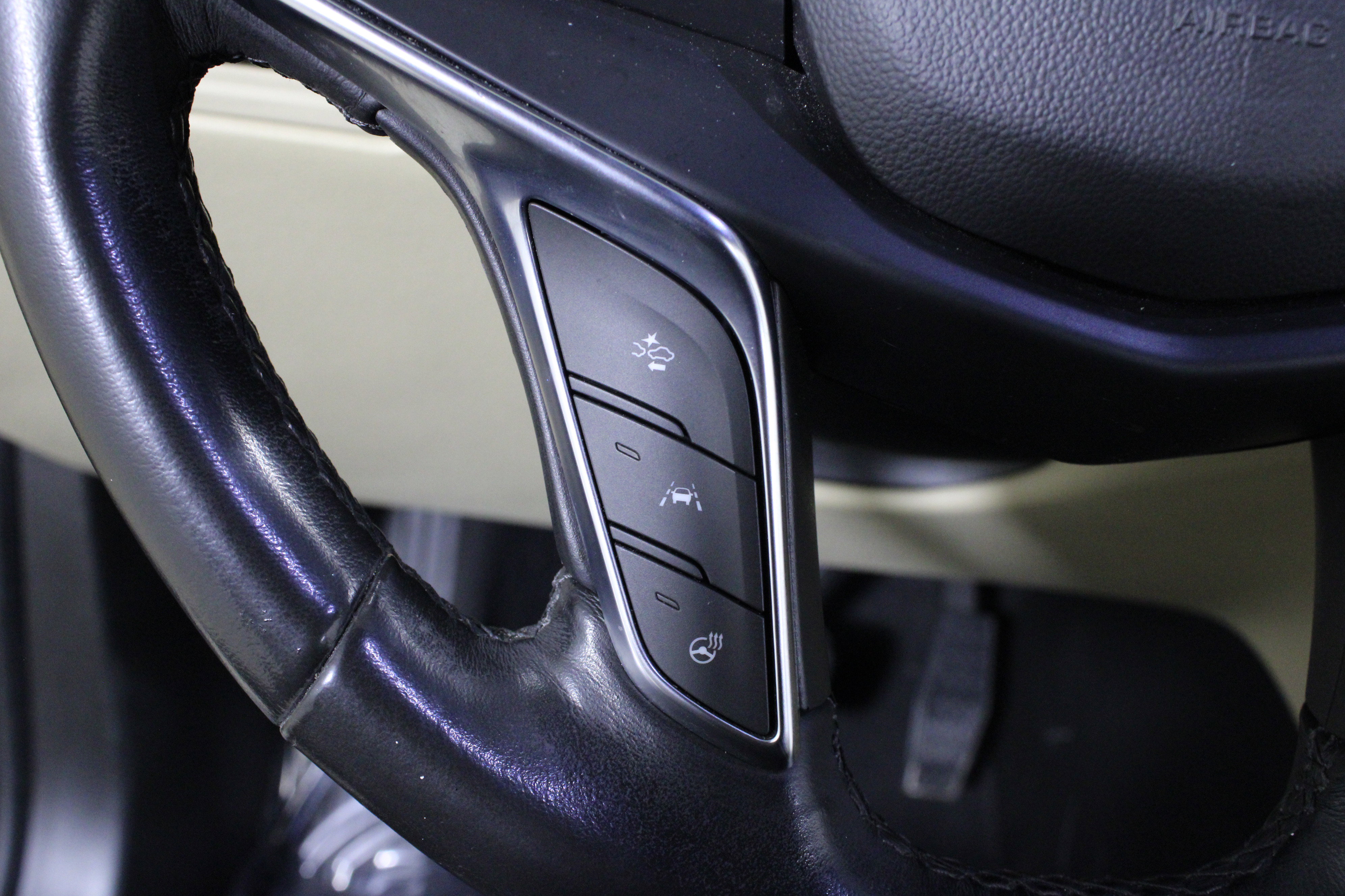 Used 2018 Cadillac XT5 Luxury w/ Driver Awareness Package image 24