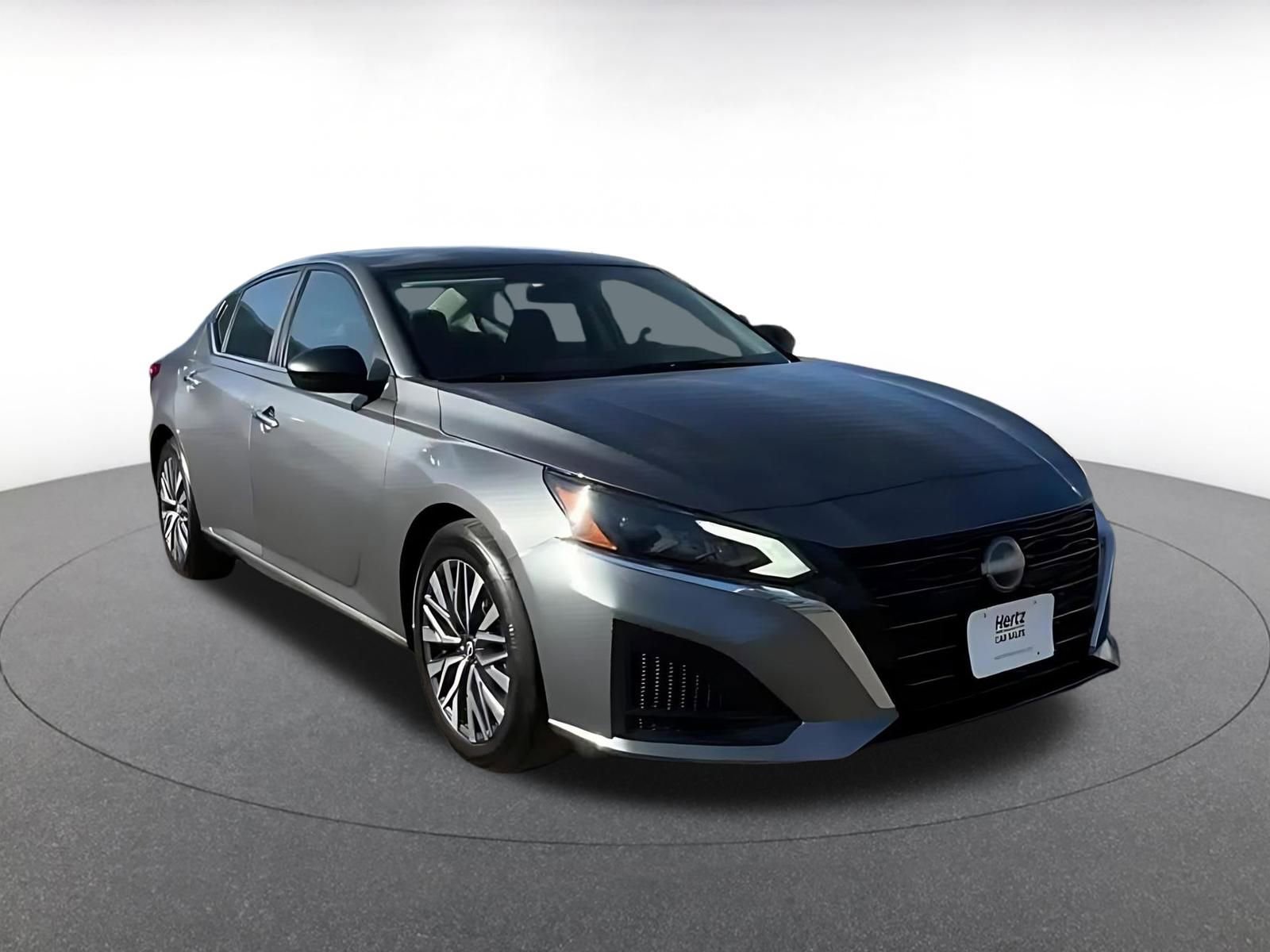 Used 2025 Nissan Altima 2.5 SV image 3