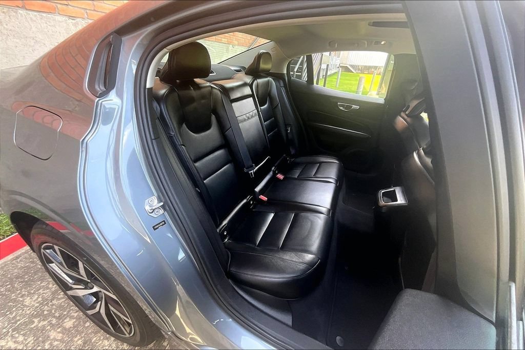 Used 2020 Volvo S60 T5 Momentum FWD image 28