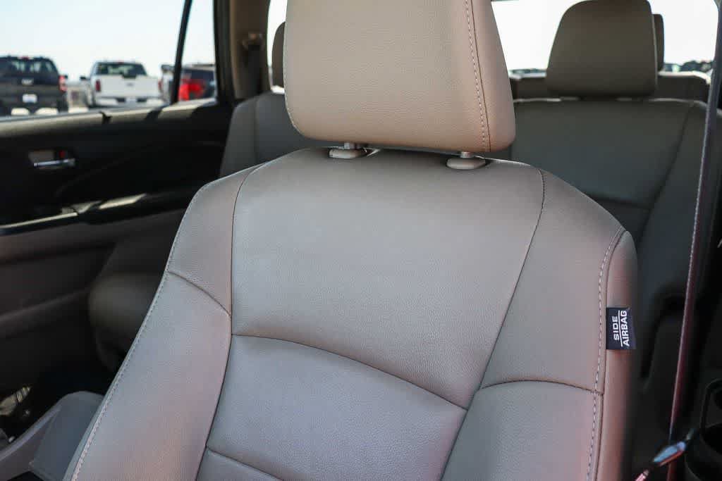 Used 2017 Honda Pilot Touring image 32