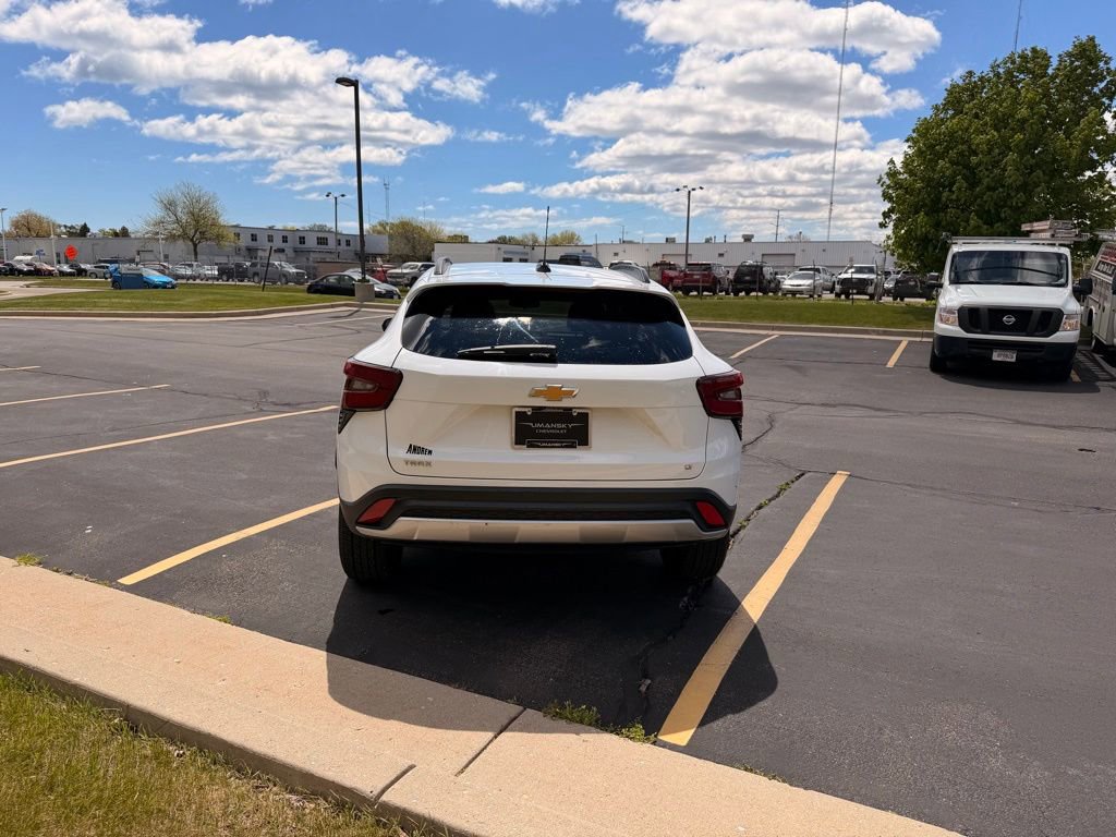 Used 2024 Chevrolet Trax LT w/ Driver Confidence Package FWD image 5