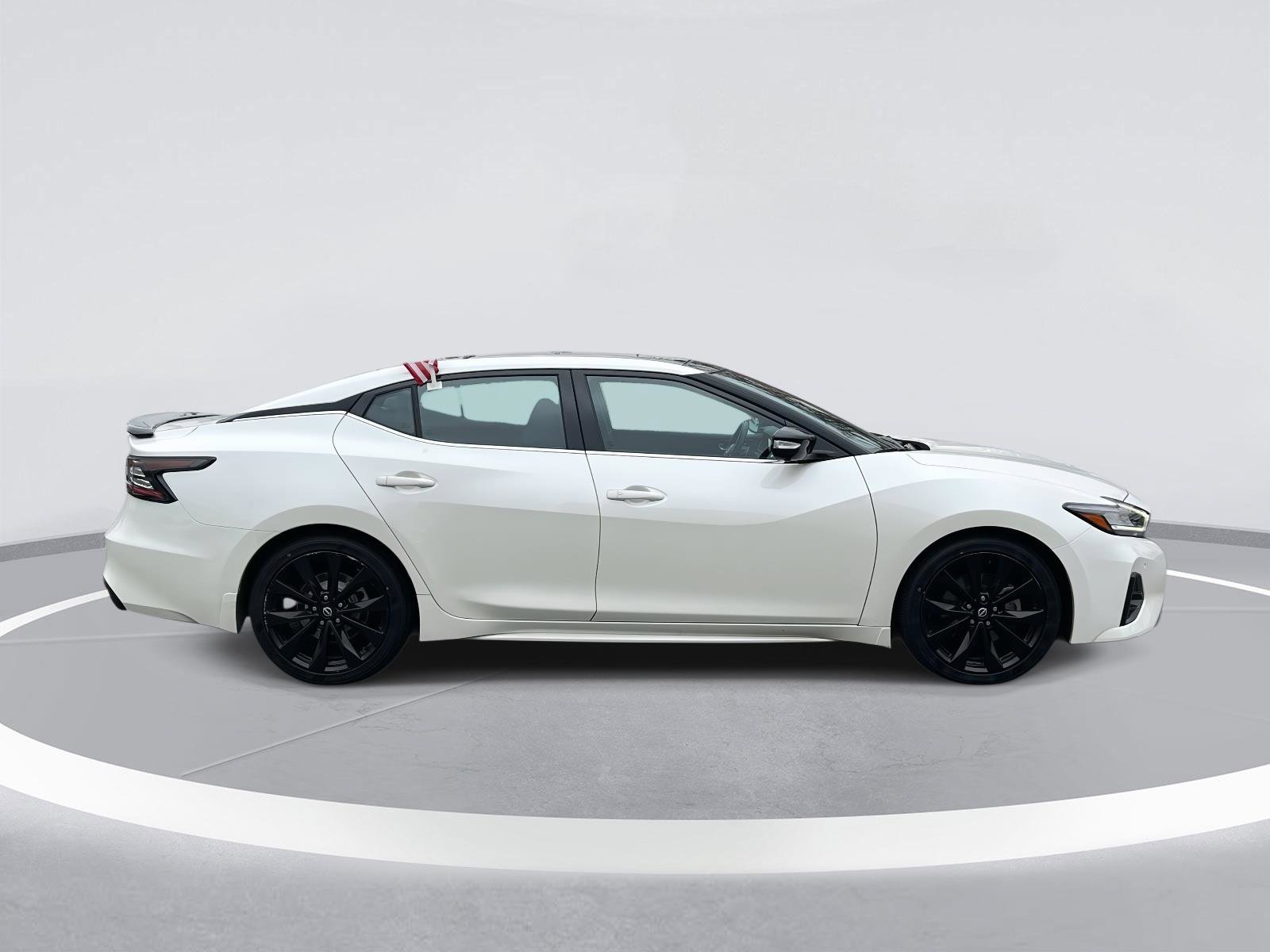 Used 2023 Nissan Maxima SR w/ Sport Mat Group image 5