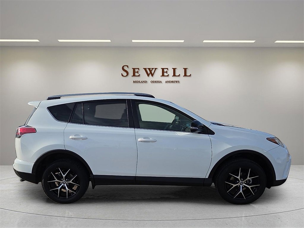 Used 2018 Toyota RAV4 SE image 6