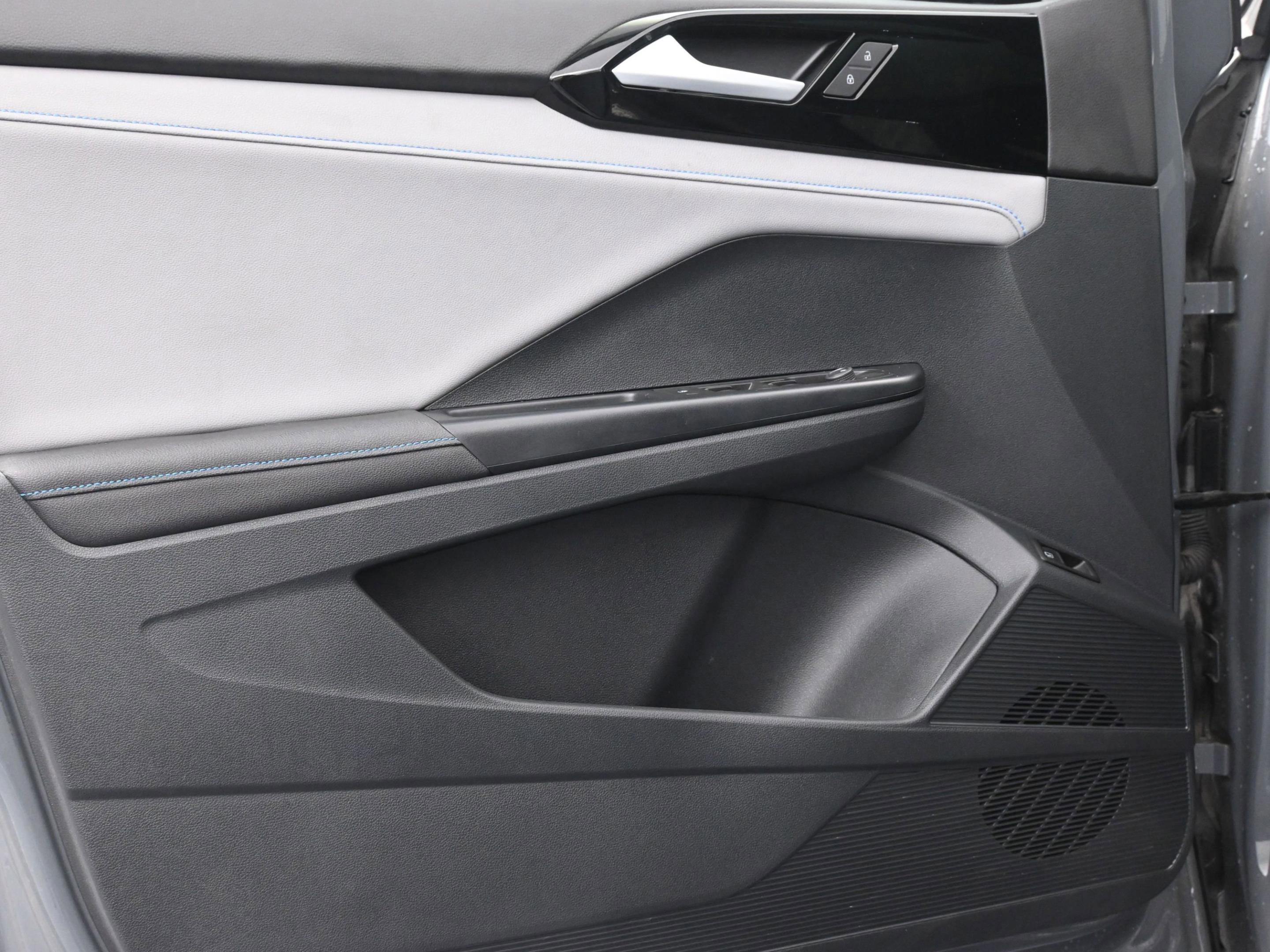 Used 2024 Volkswagen Taos SE image 37