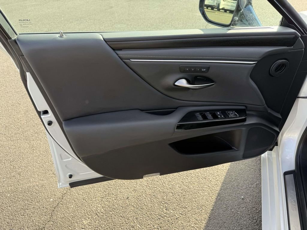 Used 2024 Lexus ES 300h w/ Premium Package image 12