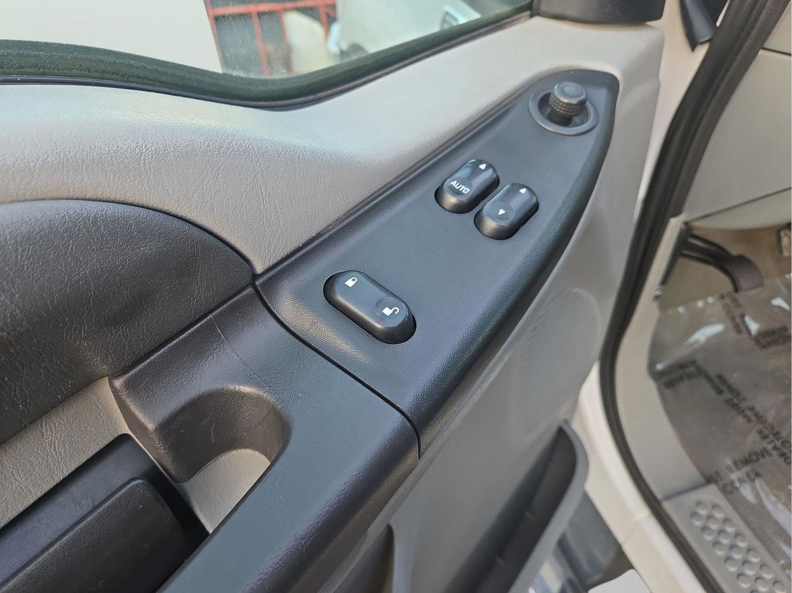 Used 2006 Ford F250 XL image 10