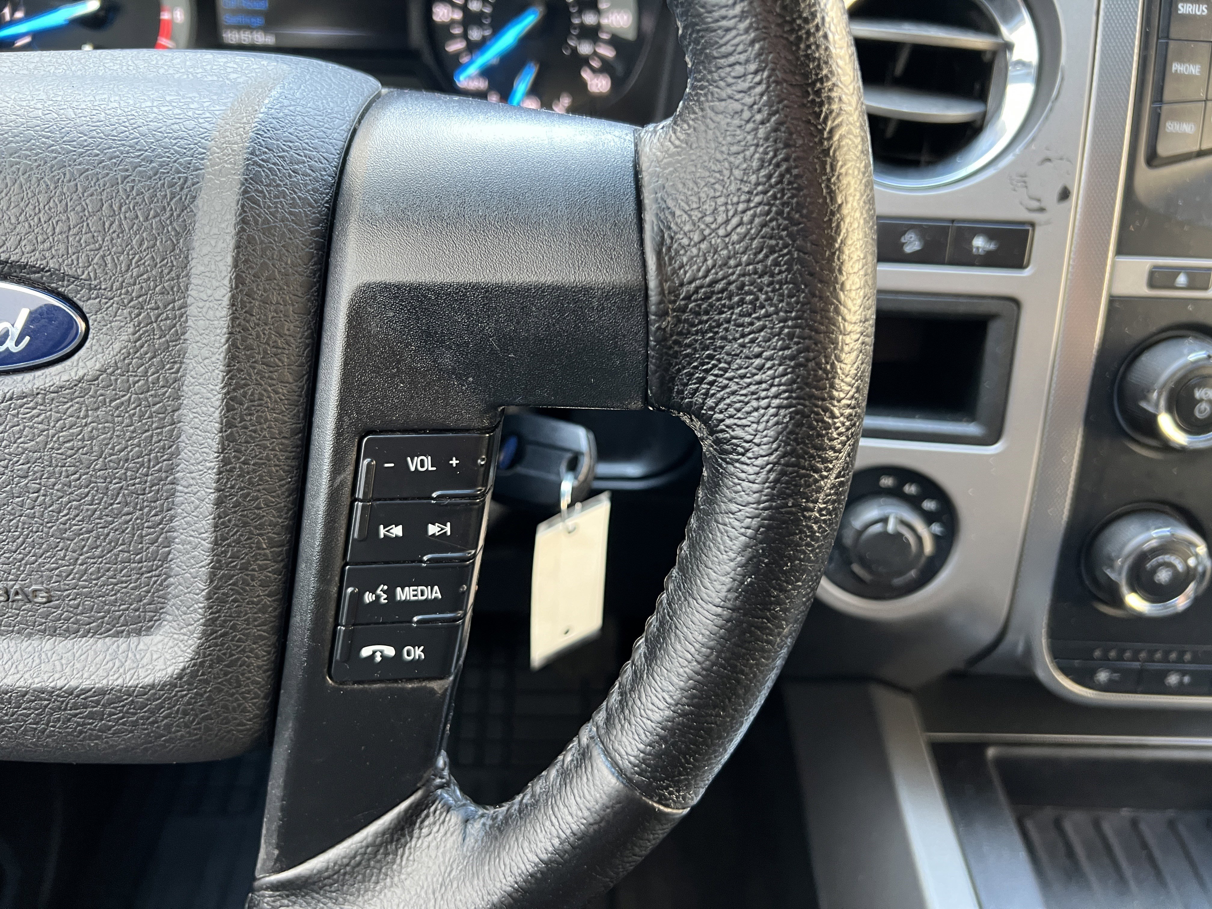 Used 2015 Ford Expedition XLT image 29