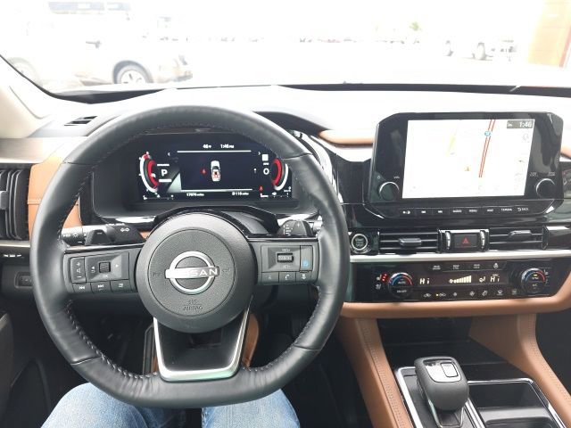 Certified 2024 Nissan Pathfinder Platinum image 16