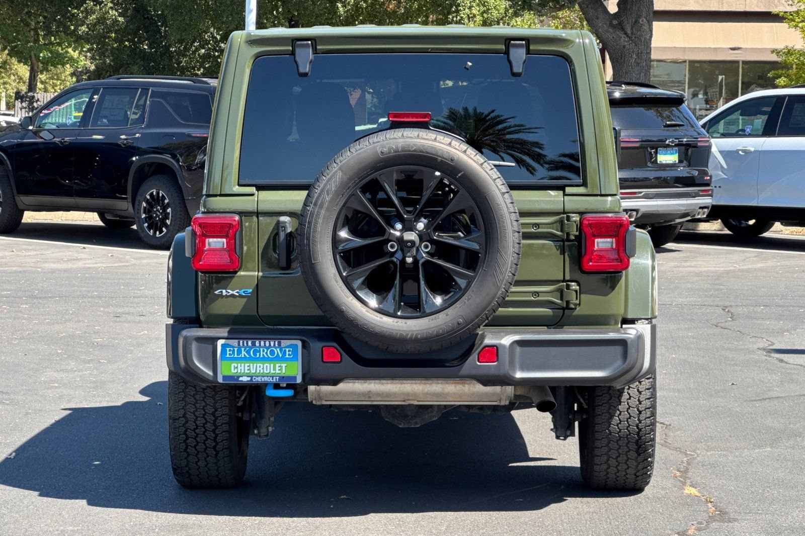 Used 2024 Jeep Wrangler Unlimited Sahara AWD/4WD image 4