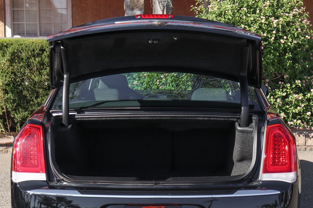 Used 2022 Chrysler 300 Touring image 8