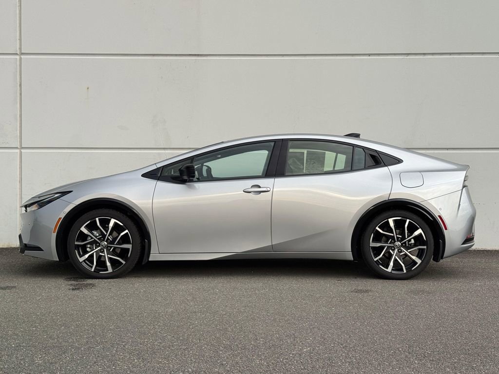 Used 2026 Toyota Prius Plug-In Hybrid w/ Limited Premium Package image 4