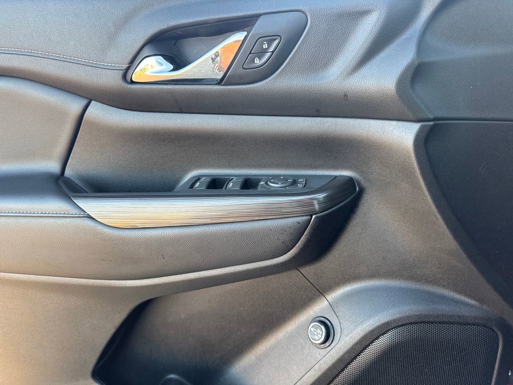 Used 2023 GMC Acadia SLT image 21