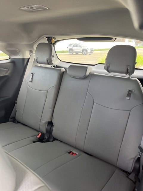 Used 2025 Toyota Sienna XLE image 9