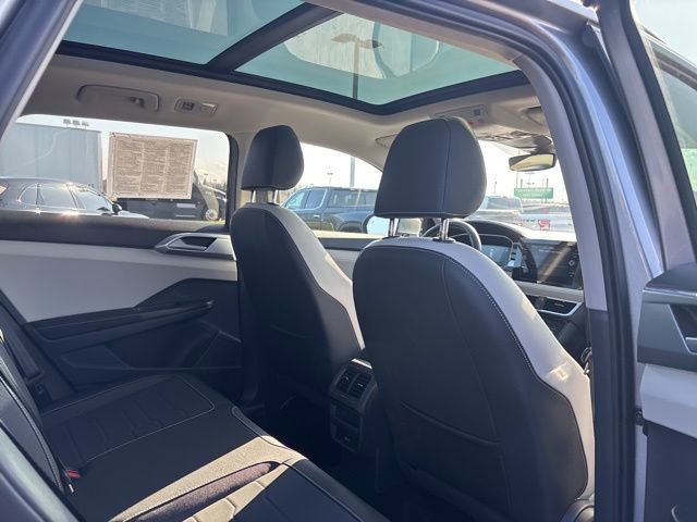Used 2025 Volkswagen Taos SE w/ Panoramic Sunroof Package AWD/4WD image 36