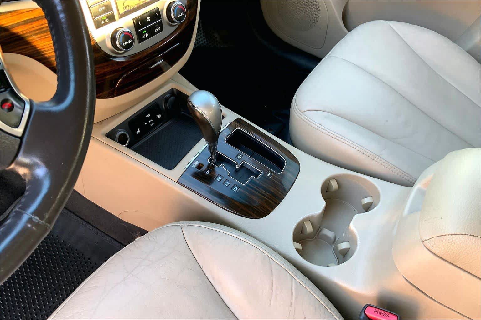Used 2012 Hyundai Santa Fe Limited w/ Navigation Pkg 4 FWD image 17