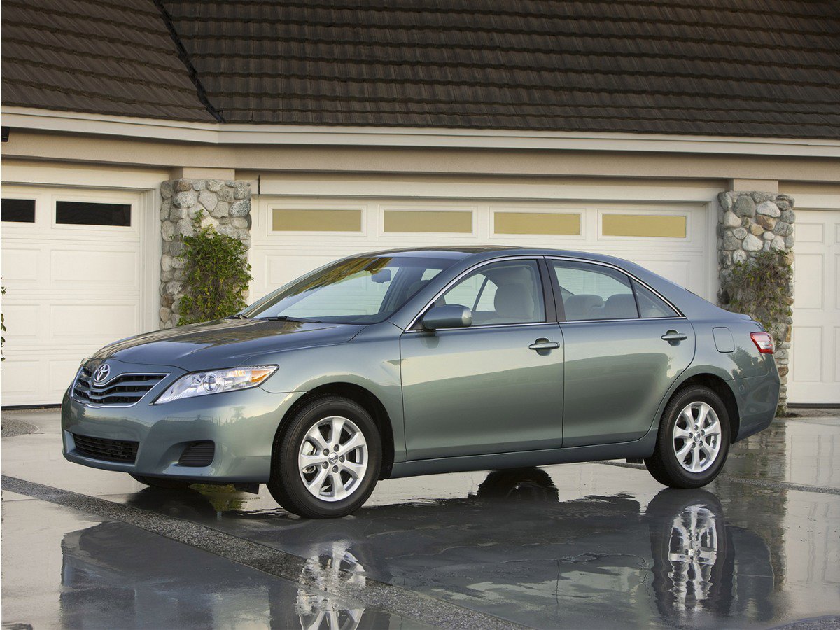 Used 2011 Toyota Camry SE w/ Sport Leather Pkg FWD video 1