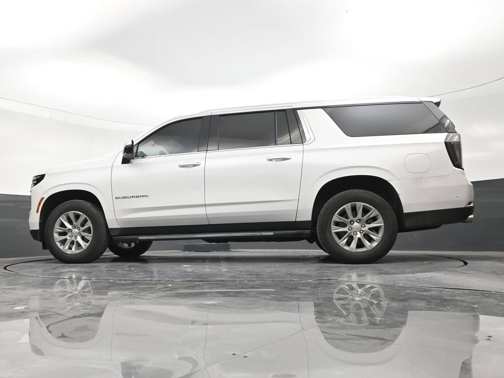 Used 2025 Chevrolet Suburban Premier RWD image 20