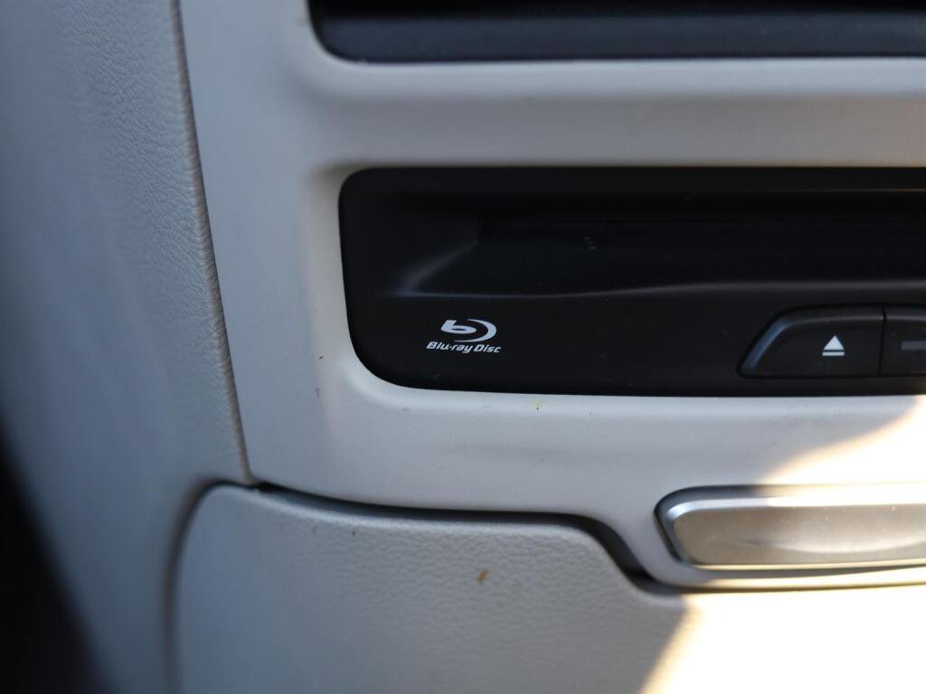 Used 2017 Chrysler Pacifica Touring-L Plus w/ Tire & Wheel Group image 18