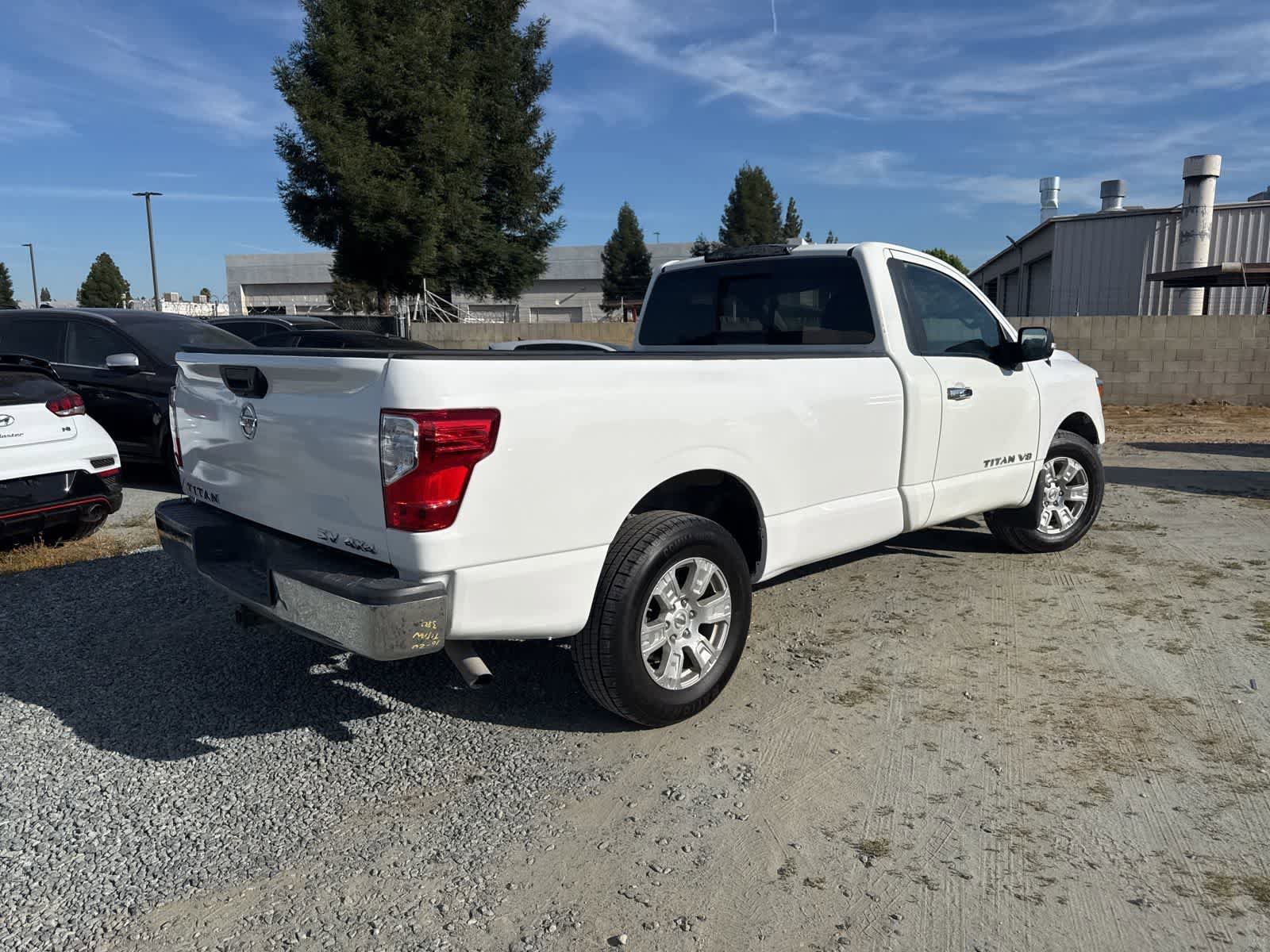 Used 2019 Nissan Titan SV image 5