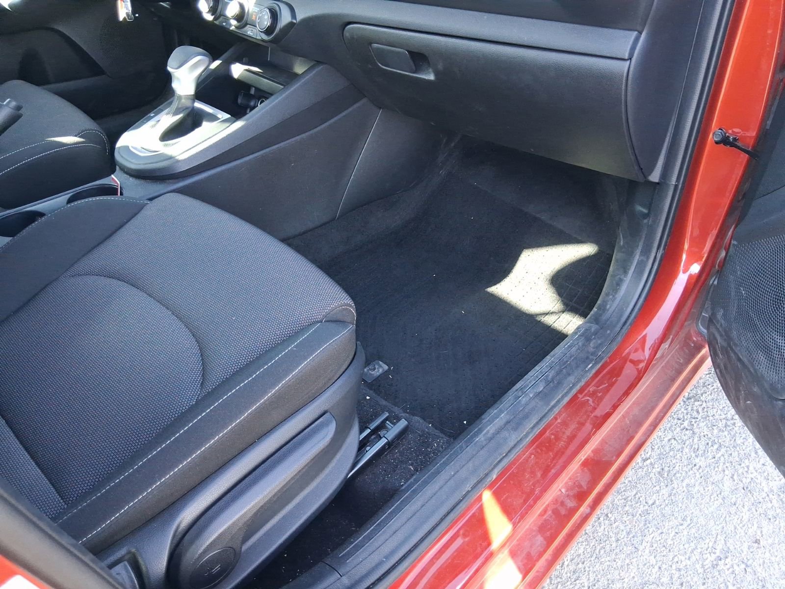 Used 2024 Kia Forte LXS w/ LXS Technology Package FWD image 10