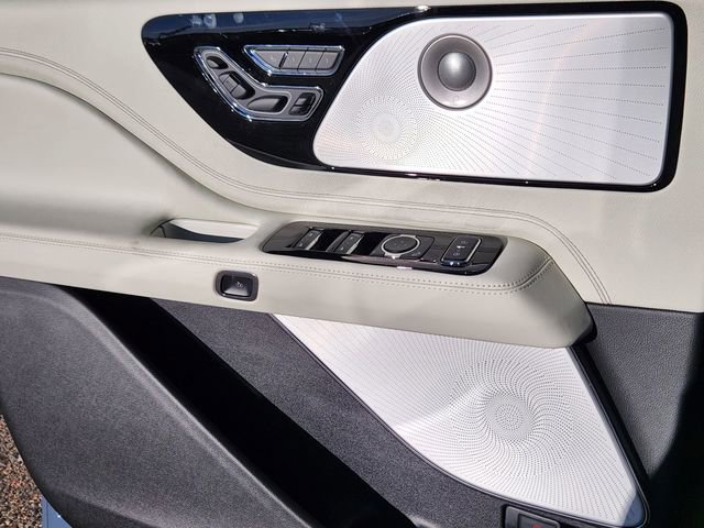 New 2026 Lincoln Aviator Black Label w/ Jet Appearance Package image 9