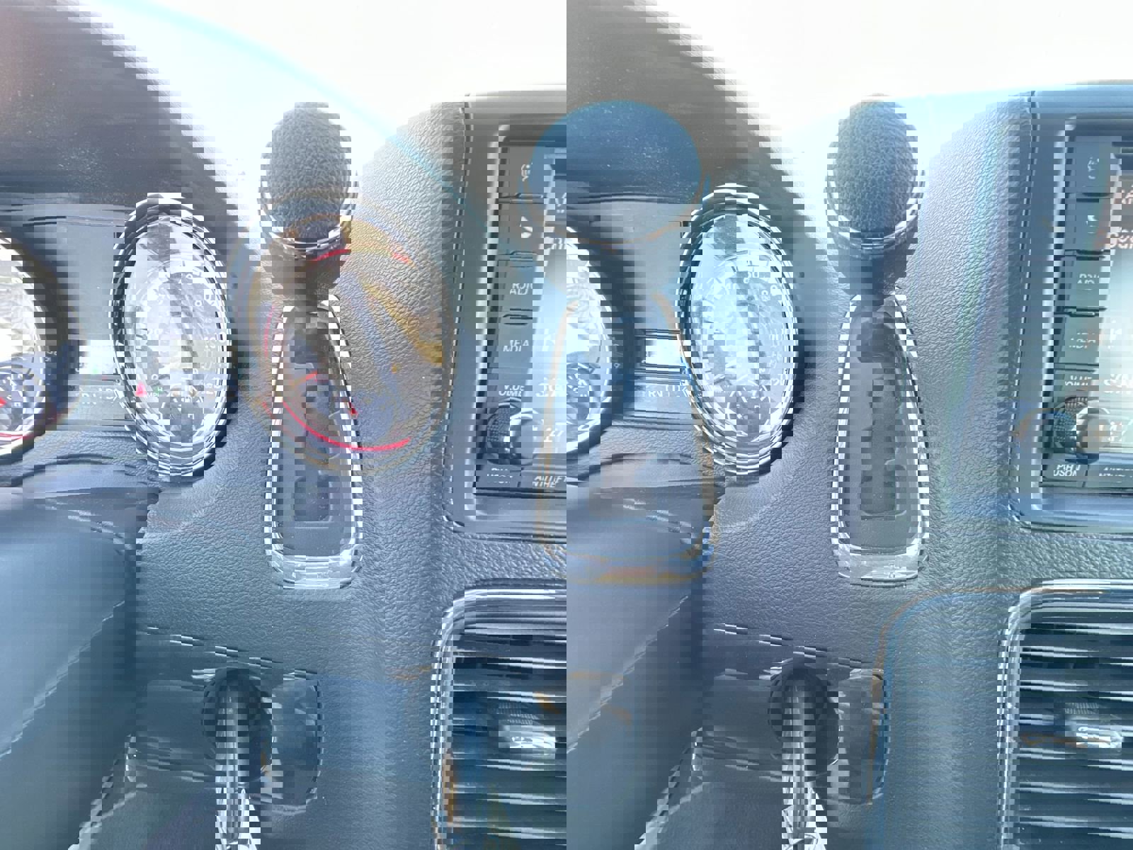 Used 2018 Dodge Grand Caravan SE w/ UConnect Hands-Free Group FWD image 15