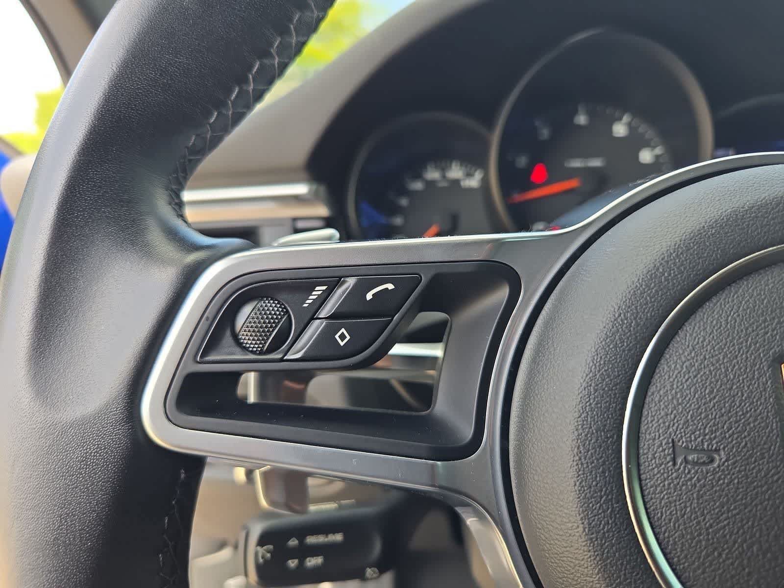 Used 2020 Porsche Macan AWD/4WD image 23