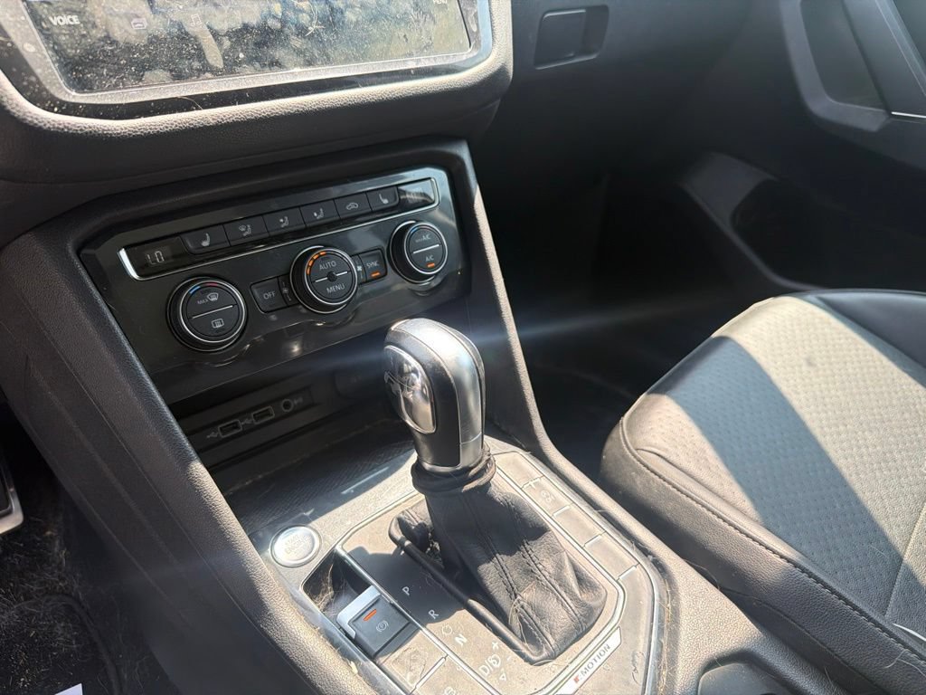 Used 2018 Volkswagen Tiguan SE AWD/4WD image 16