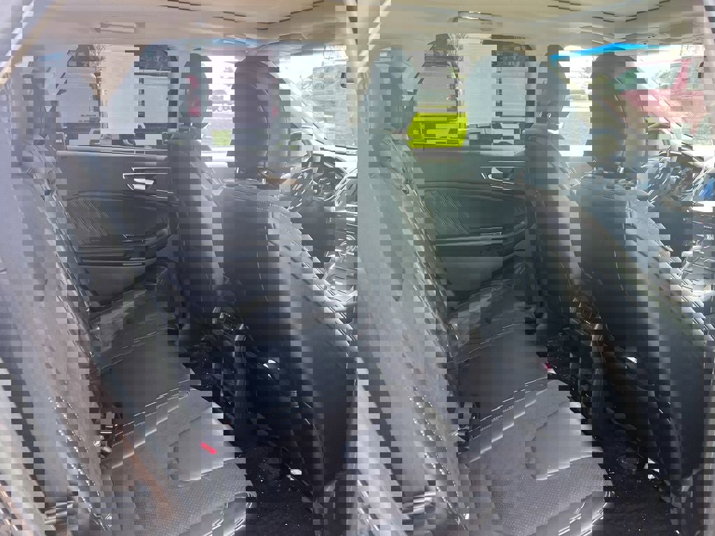 Used 2017 Ford Edge Sport w/ Technology Package AWD/4WD image 16