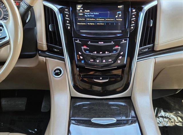Used 2018 Cadillac Escalade ESV Platinum AWD/4WD image 16
