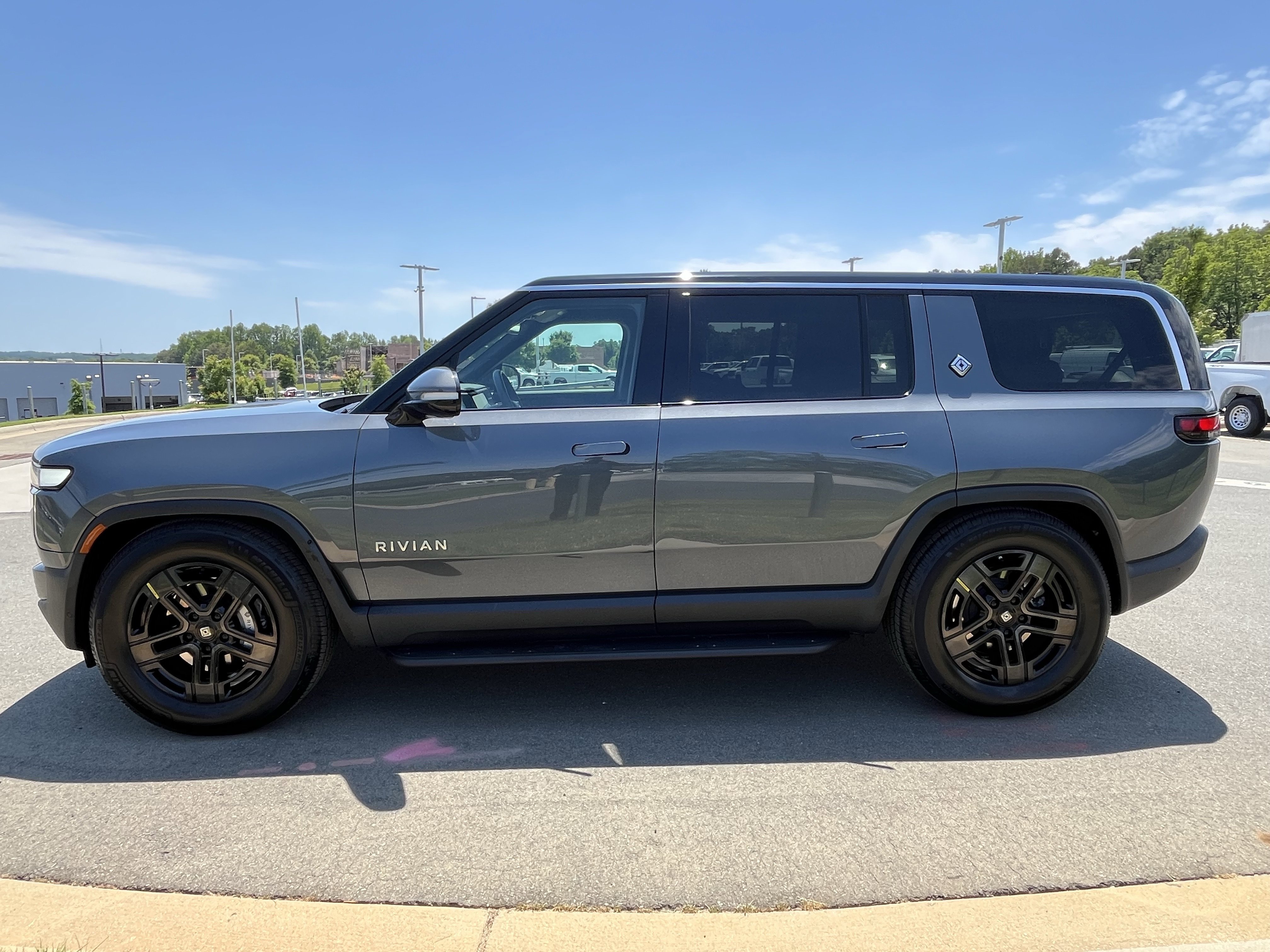 Used 2024 Rivian R1S Adventure AWD/4WD image 6