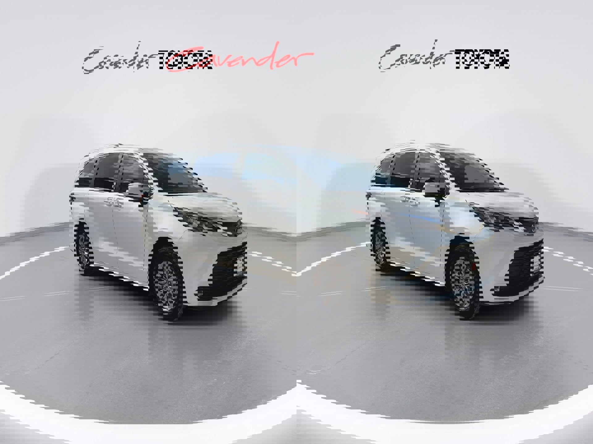 Used 2026 Toyota Sienna XLE image 2