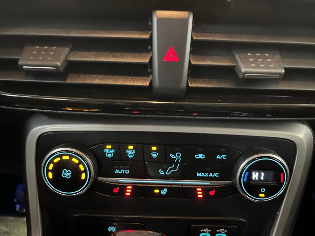 Used 2018 Ford EcoSport Titanium w/ Titanium Cold Weather Package image 16