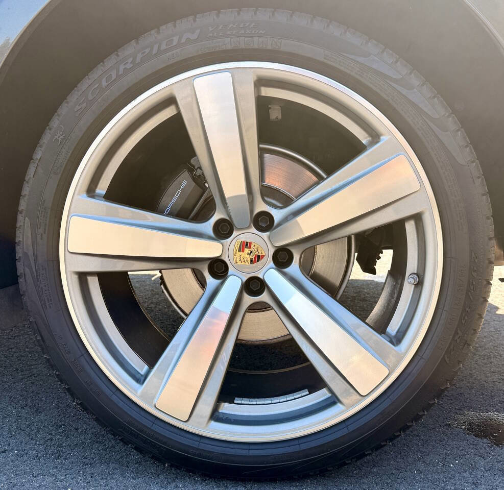 Used 2024 Porsche Macan w/ Premium Plus Package AWD/4WD image 29