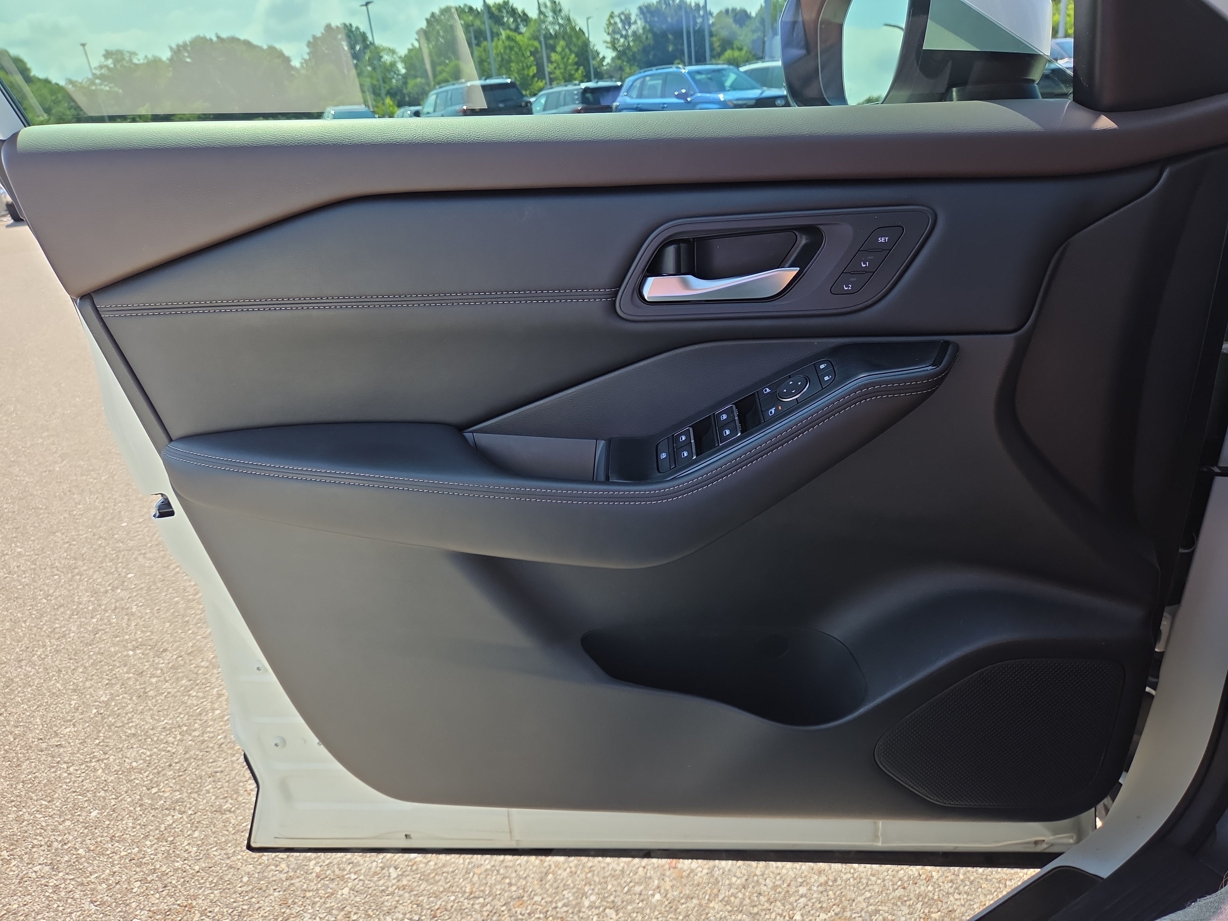Used 2023 Nissan Rogue SL w/ SL Premium Package FWD image 18