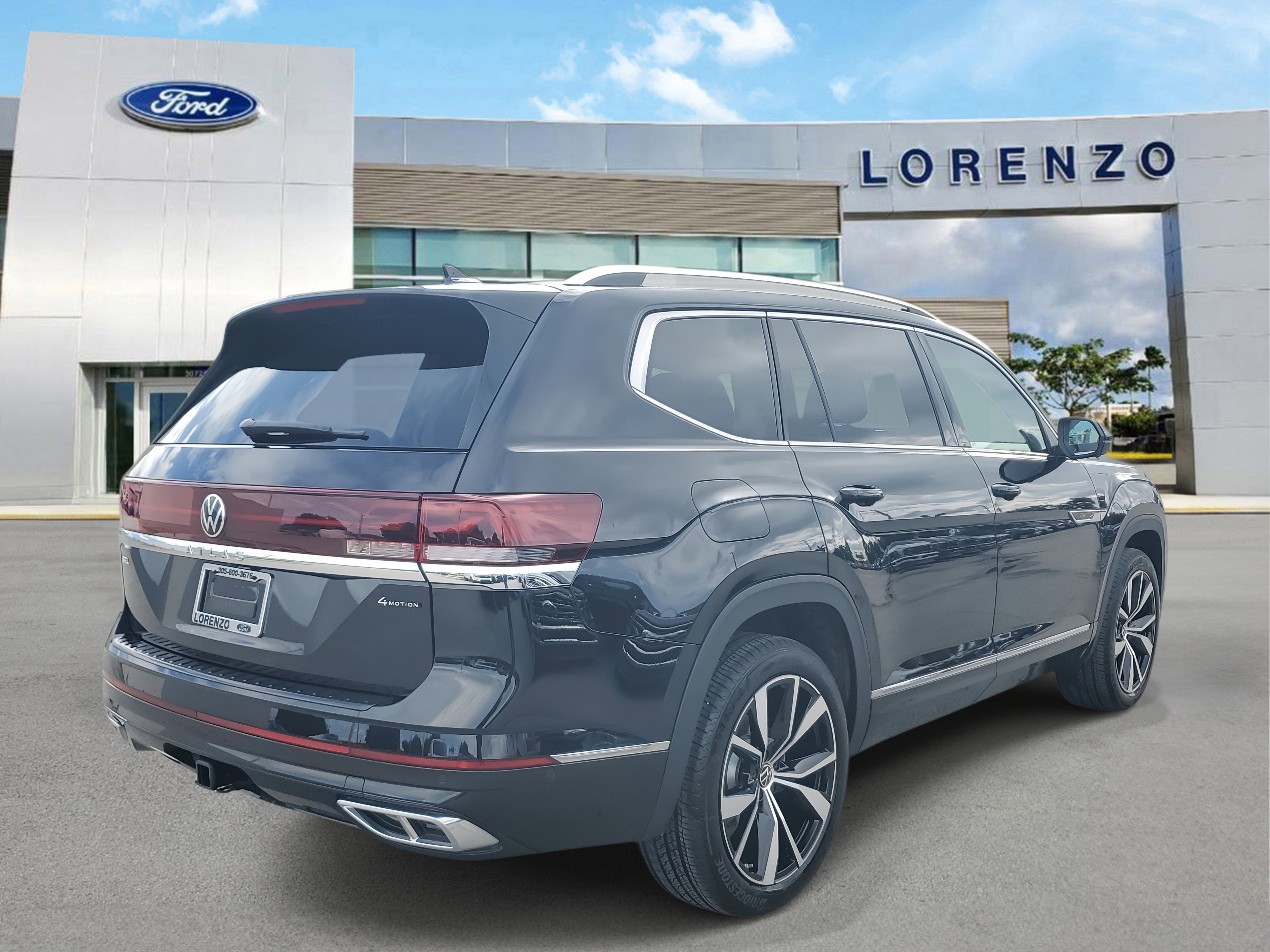 Used 2025 Volkswagen Atlas SEL Premium R-Line image 5