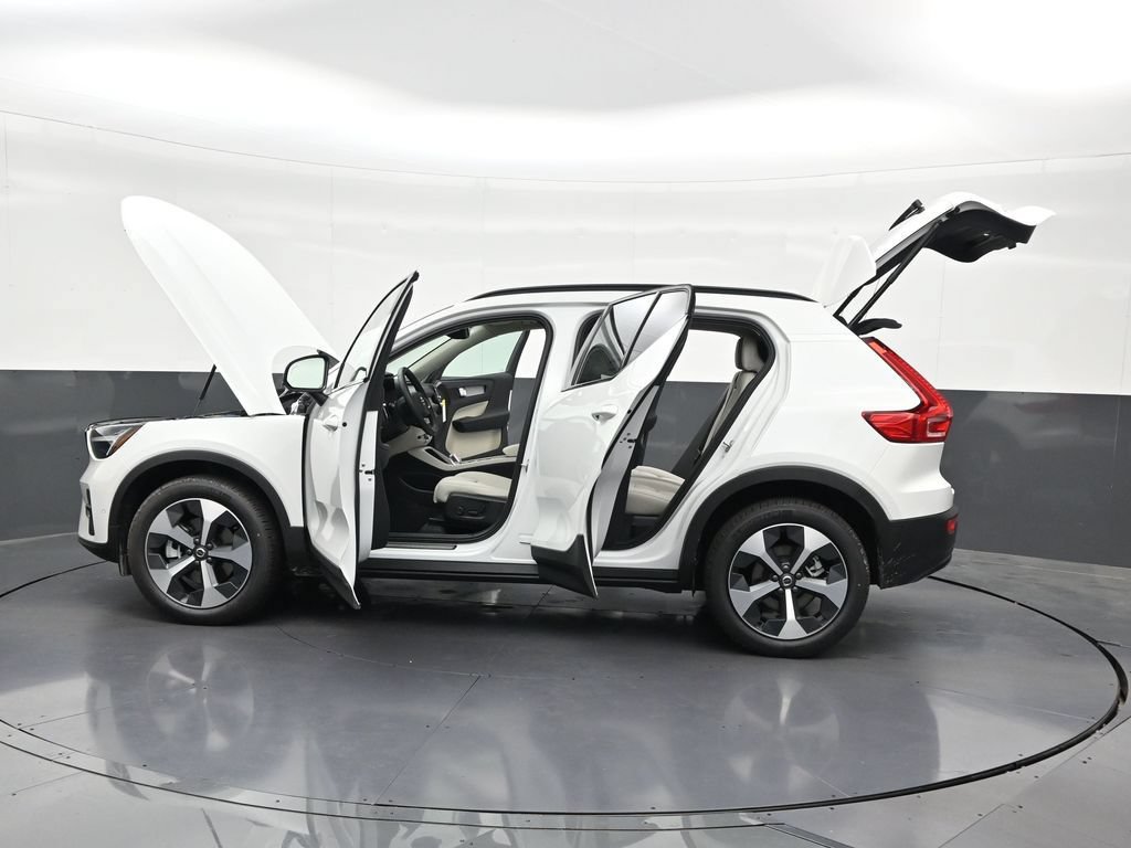 New 2026 Volvo XC40 B5 Plus w/ Protection Package Premier AWD/4WD image 31