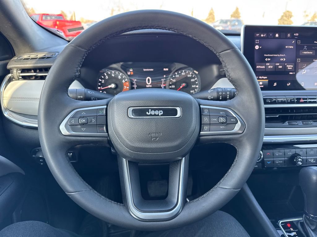 Used 2023 Jeep Compass Limited image 17