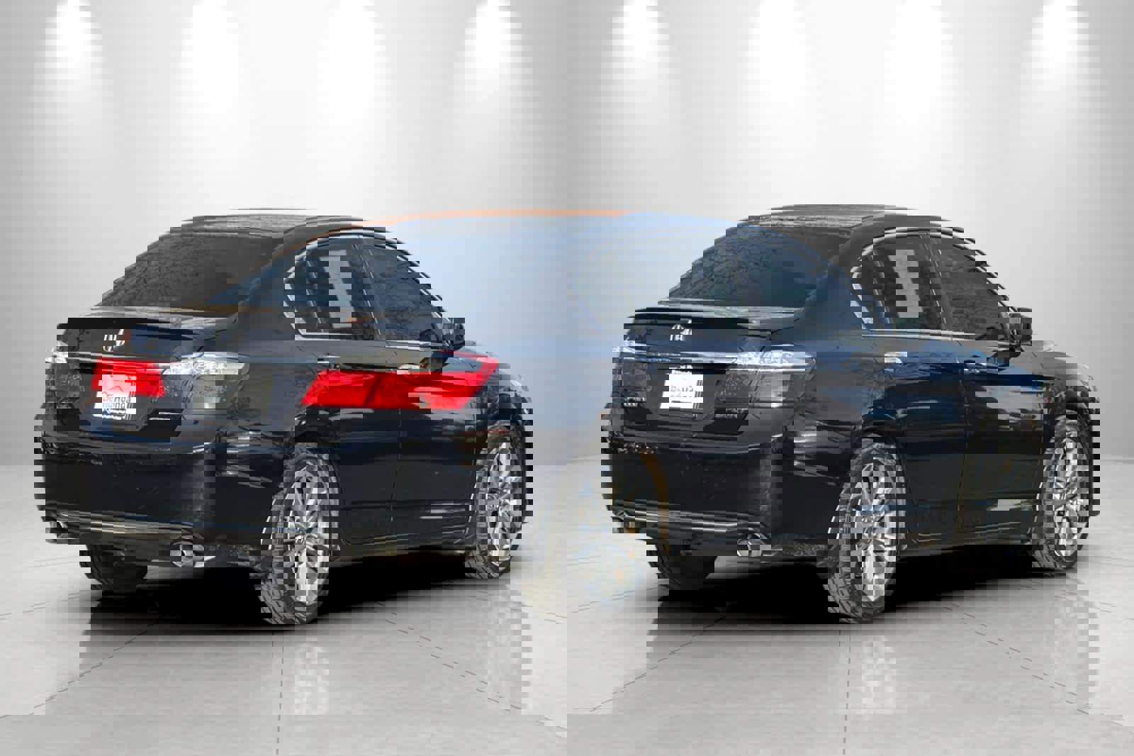 Used 2015 Honda Accord Sport image 2