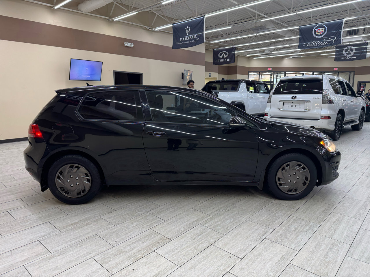 Used 2015 Volkswagen Golf S image 6