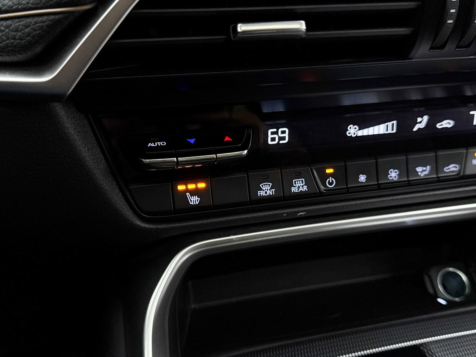Certified 2025 MAZDA CX-70 Plug-In Hybrid w/ Premium Pkg image 27