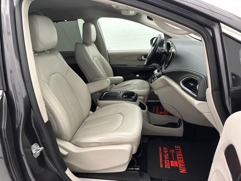 Used 2021 Chrysler Pacifica Touring-L FWD image 54