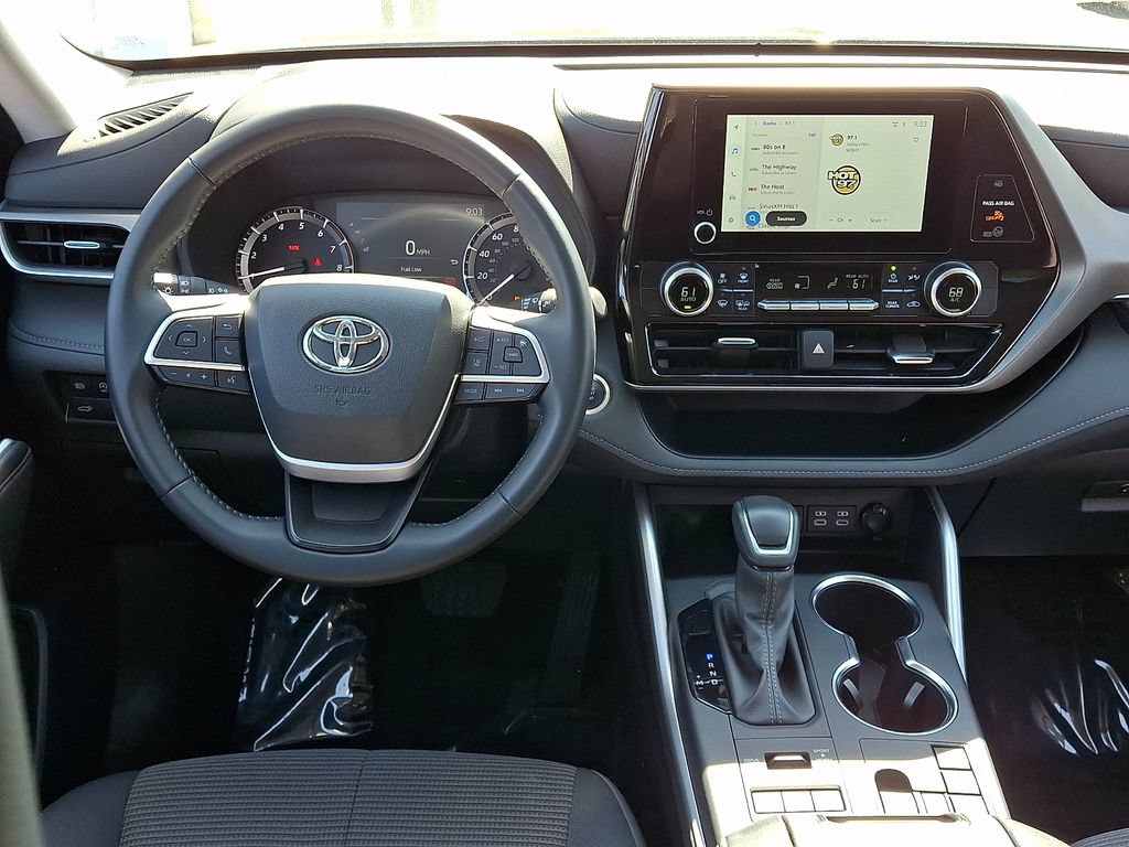 Certified 2025 Toyota Highlander LE AWD/4WD image 12