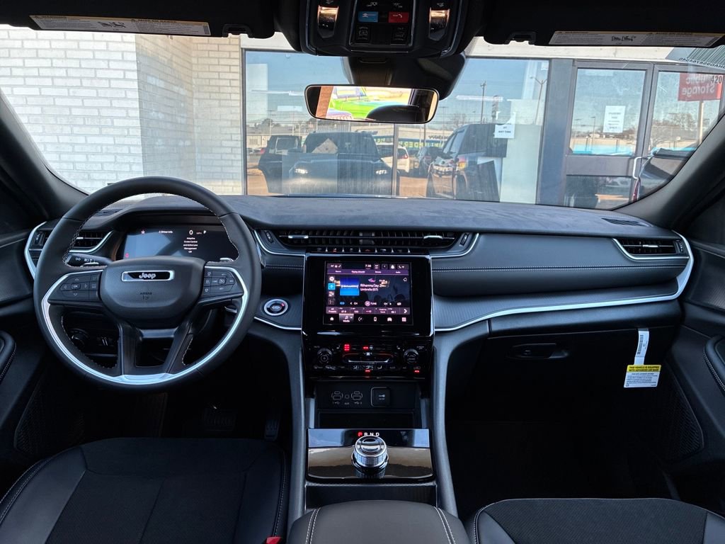 New 2025 Jeep Grand Cherokee image 11